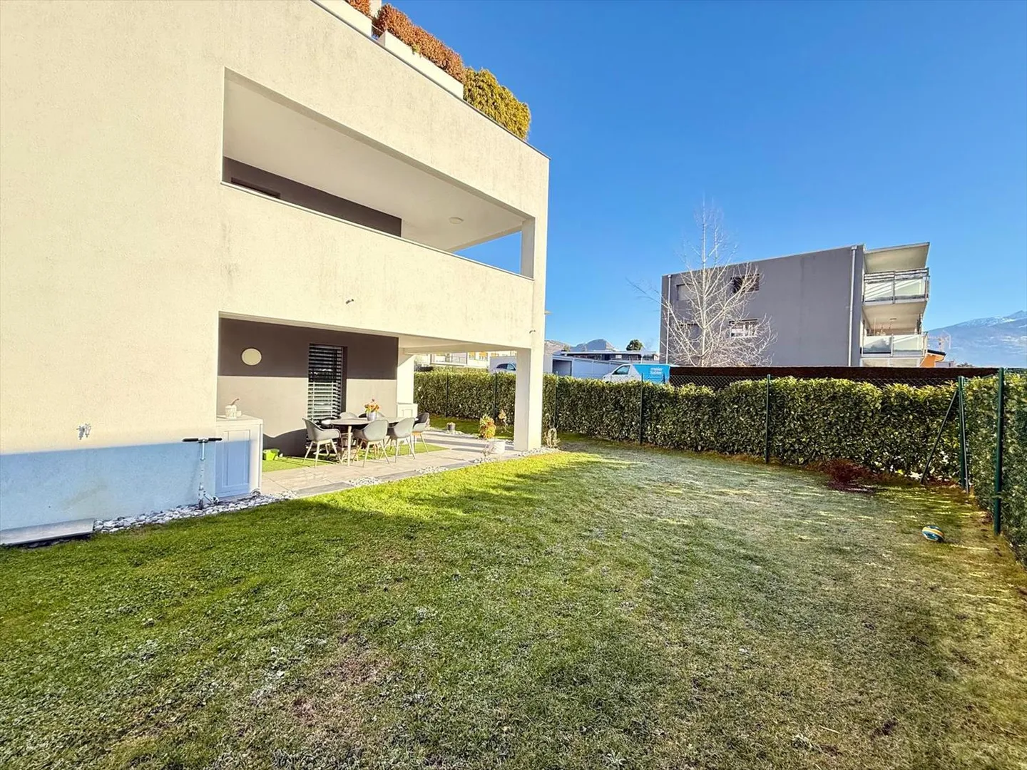 4.5 room ground floor apartment with terraces and secure garage - Vétroz - Photo 3 of 11