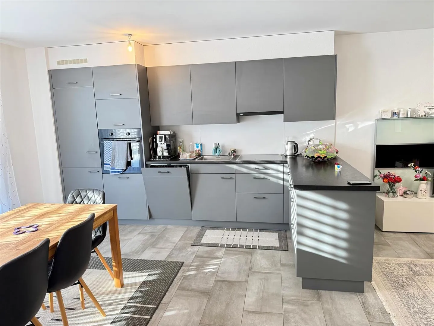 4.5 room ground floor apartment with terraces and secure garage - Vétroz - Photo 4 of 11