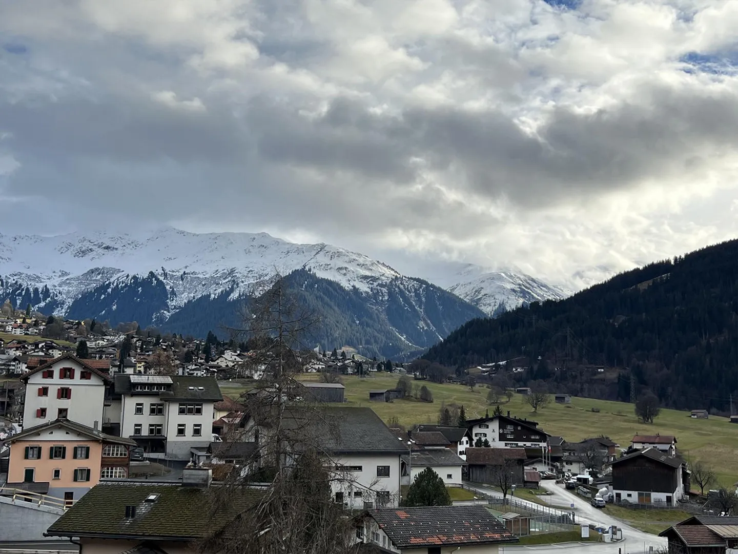 Belle appartement de 5 pièces dans un emplacement ensoleillé - Photo 2 sur 14