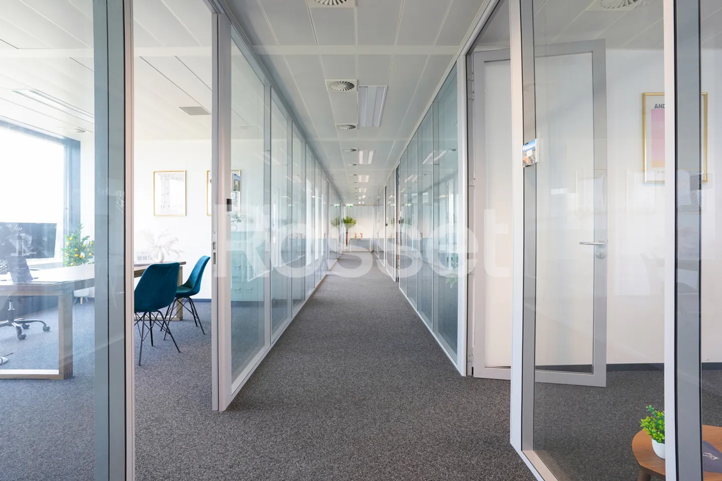 Bureaux modernes avec balcon - Photo 4 sur 8