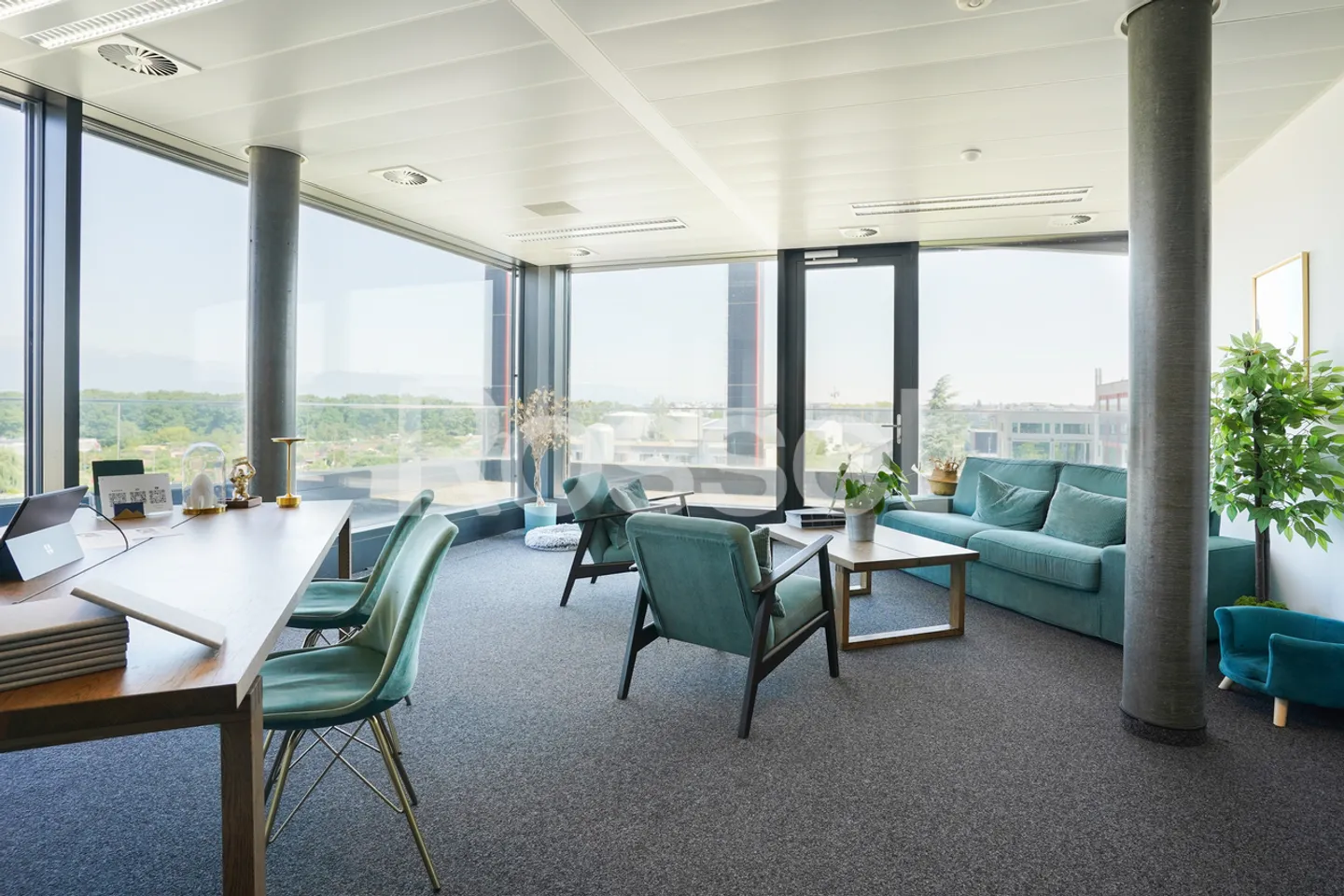 Bureaux modernes avec balcon - Photo 2 sur 8