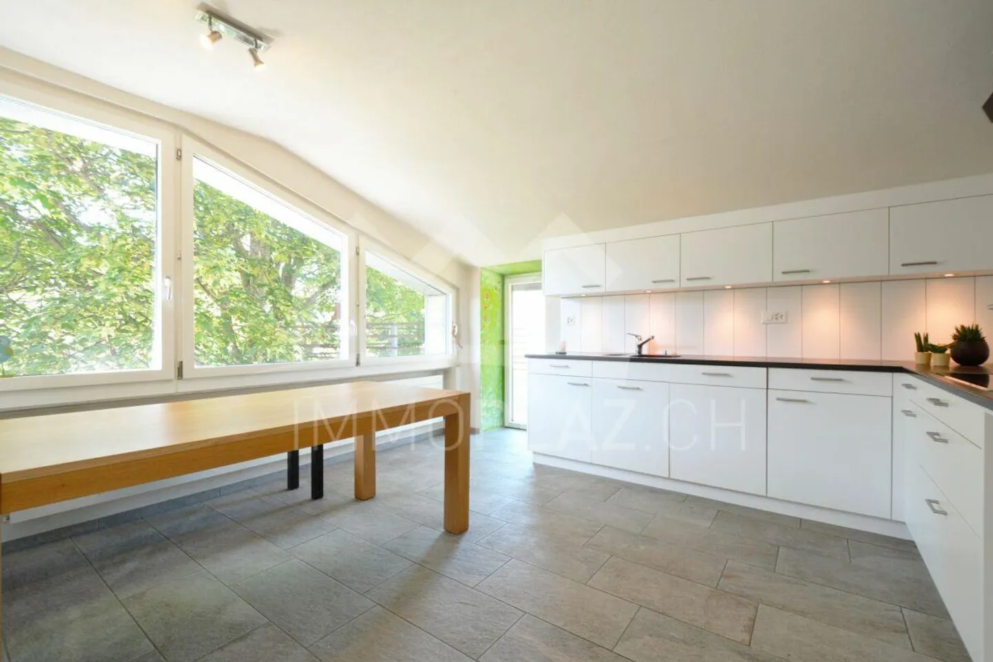 Charmante 4 1/2 Zi.-Dachwohnung mit Galerie und Terrasse - Foto 3 von 9