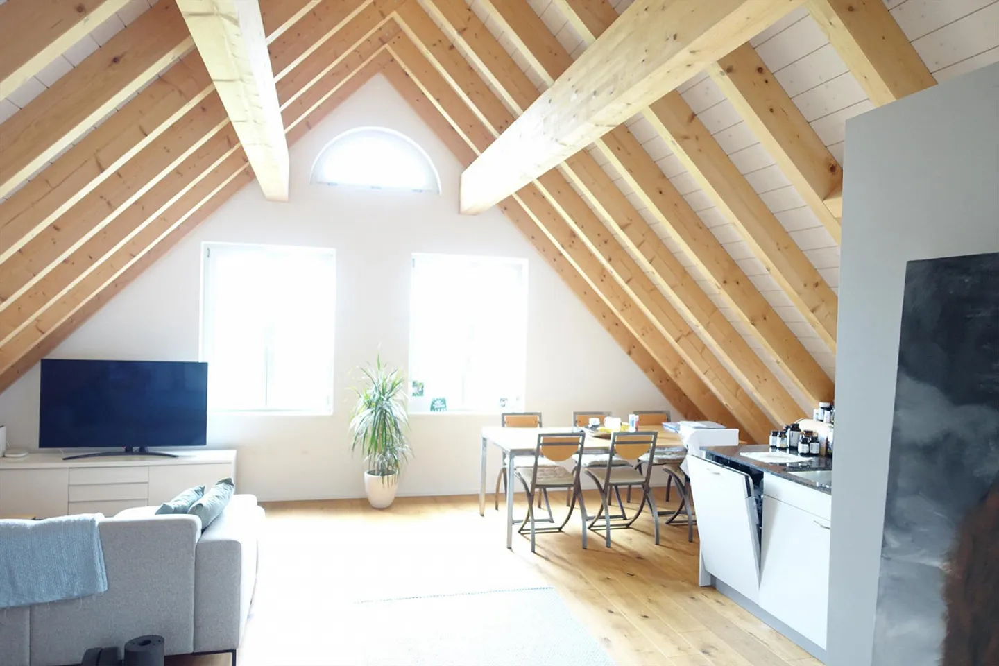 Charming 2.5-room attic apartment in Thal - Photo 1 of 8