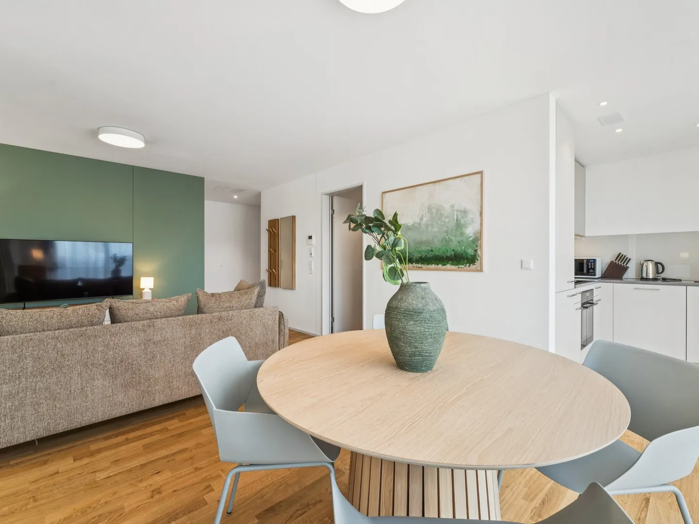 Furnished Apartments in Oslo Style | LOU Lucerne - Photo 4 of 12