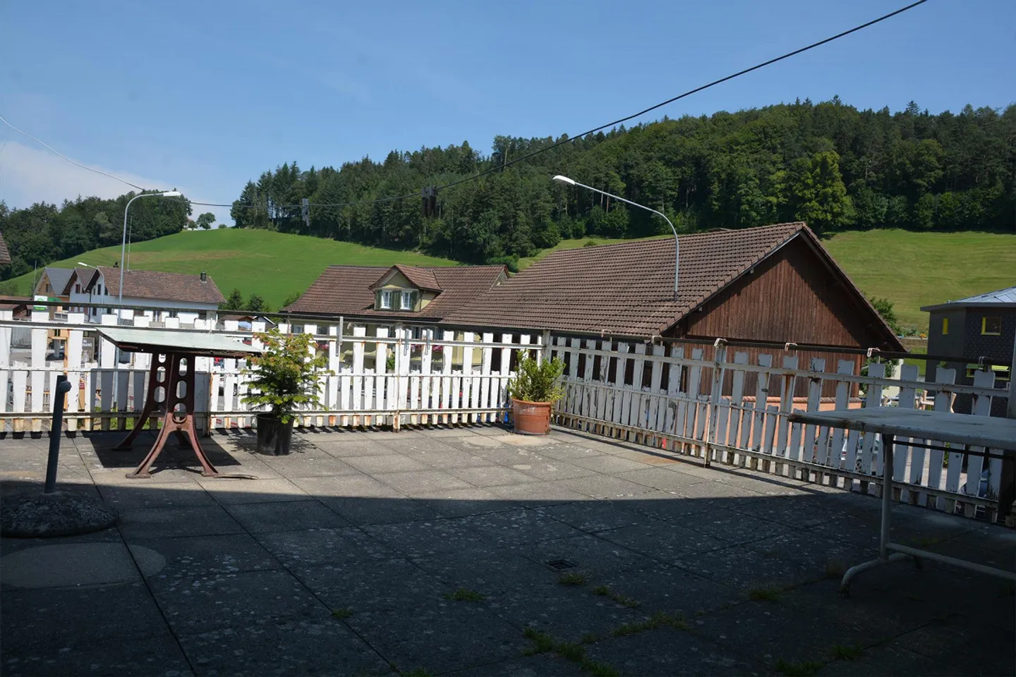 6 Room House - Photo 2 of 7