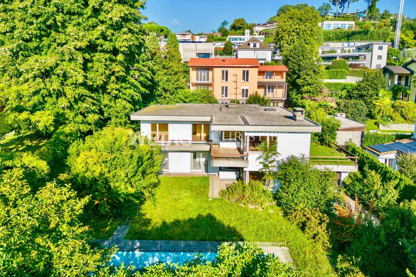 Lugano-Sorengo: Villa for Renovation with Adjacent Building Plot for Sale - Photo 1 of 7