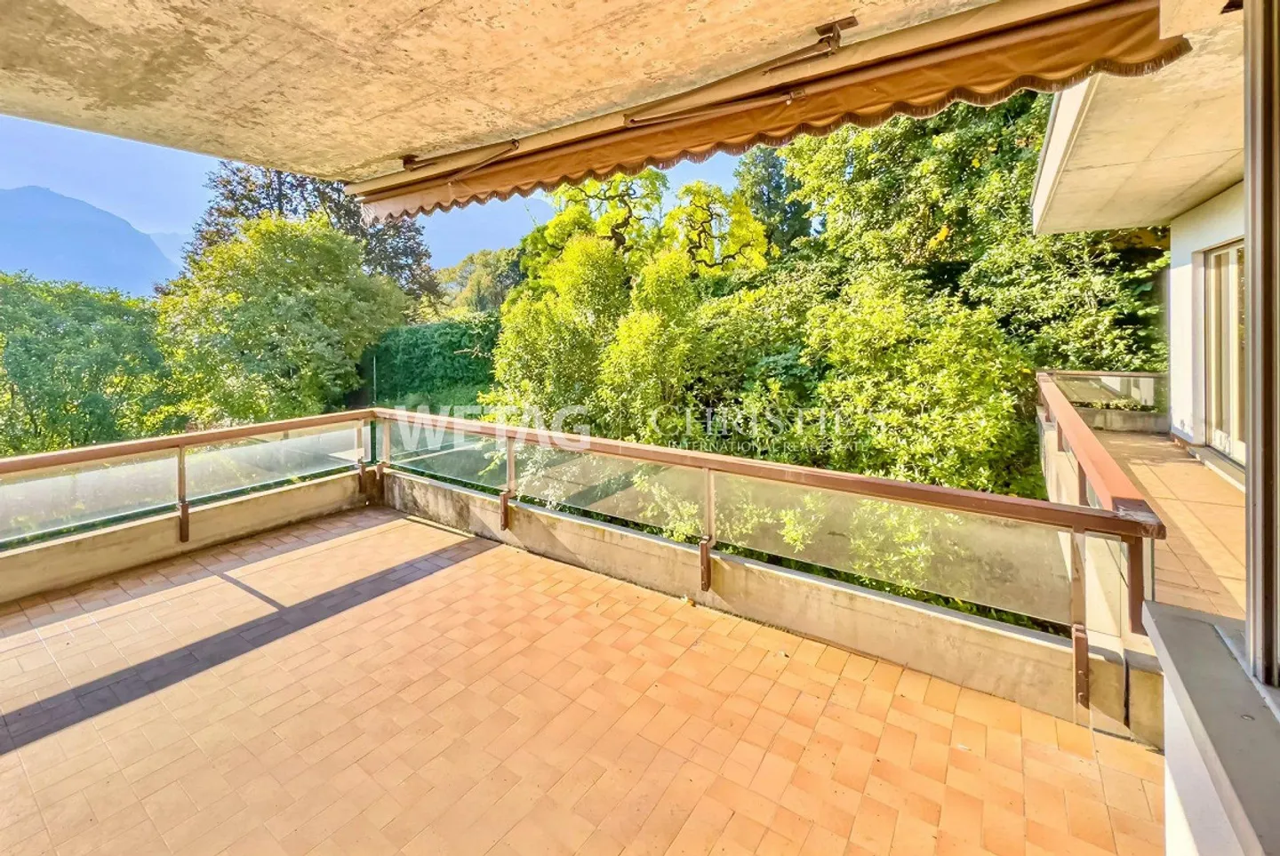 Lugano-Sorengo: Villa for Renovation with Adjacent Building Plot for Sale - Photo 3 of 7