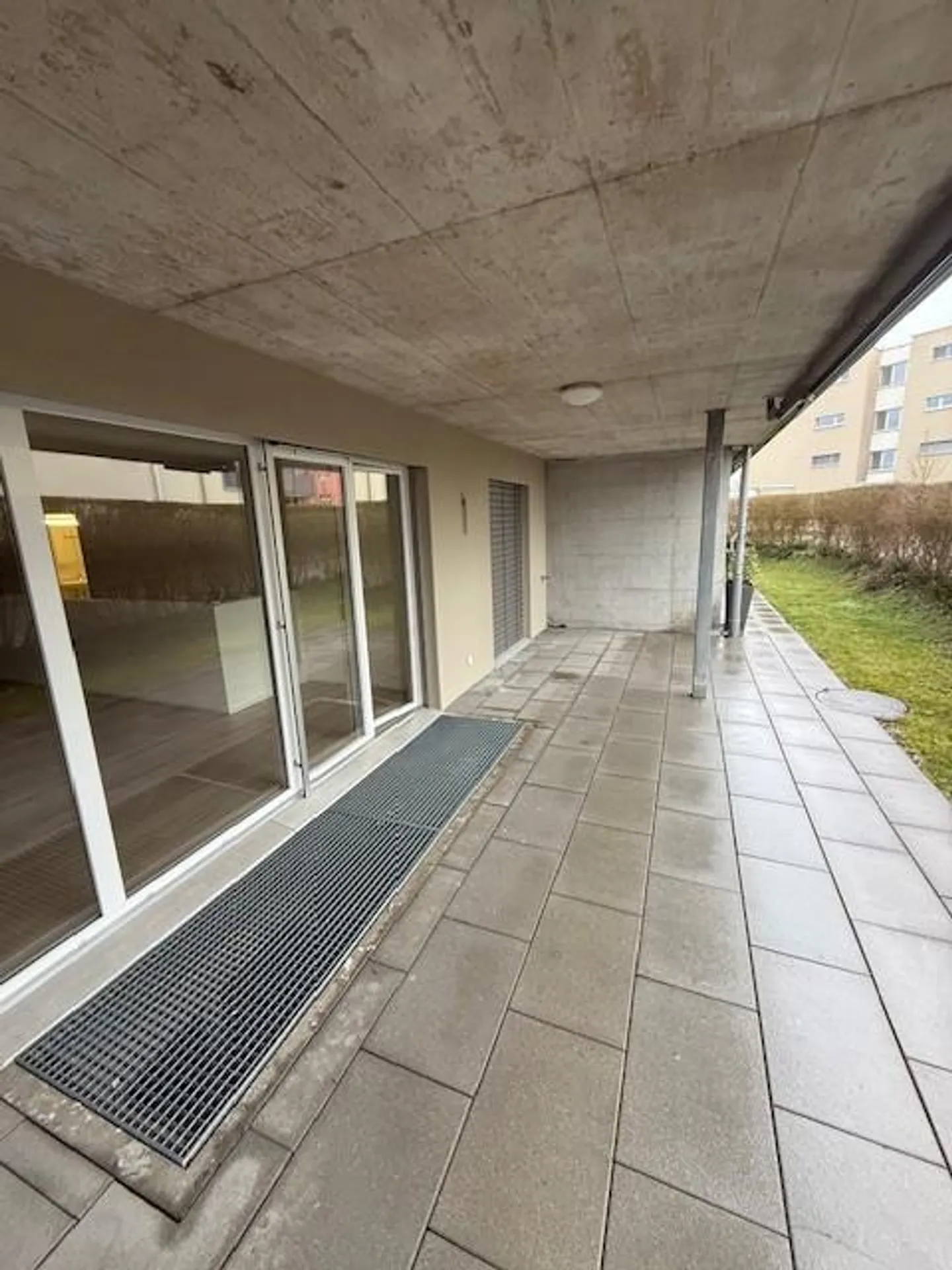 Vivere attraente in una posizione verde - Foto 9 di 12