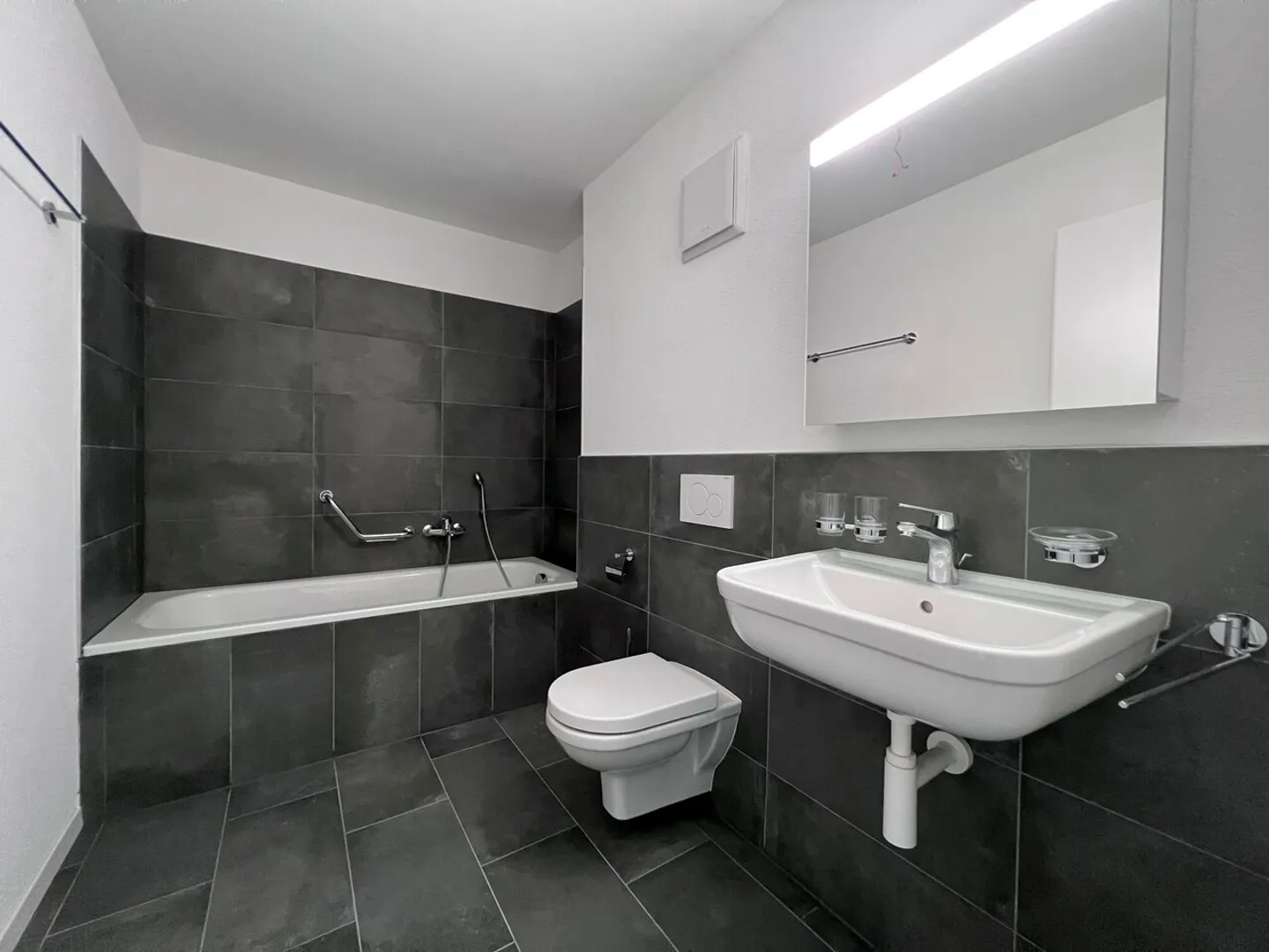 Wunderschöne 3,5 Zimmer mit Terrasse - Foto 3 von 8