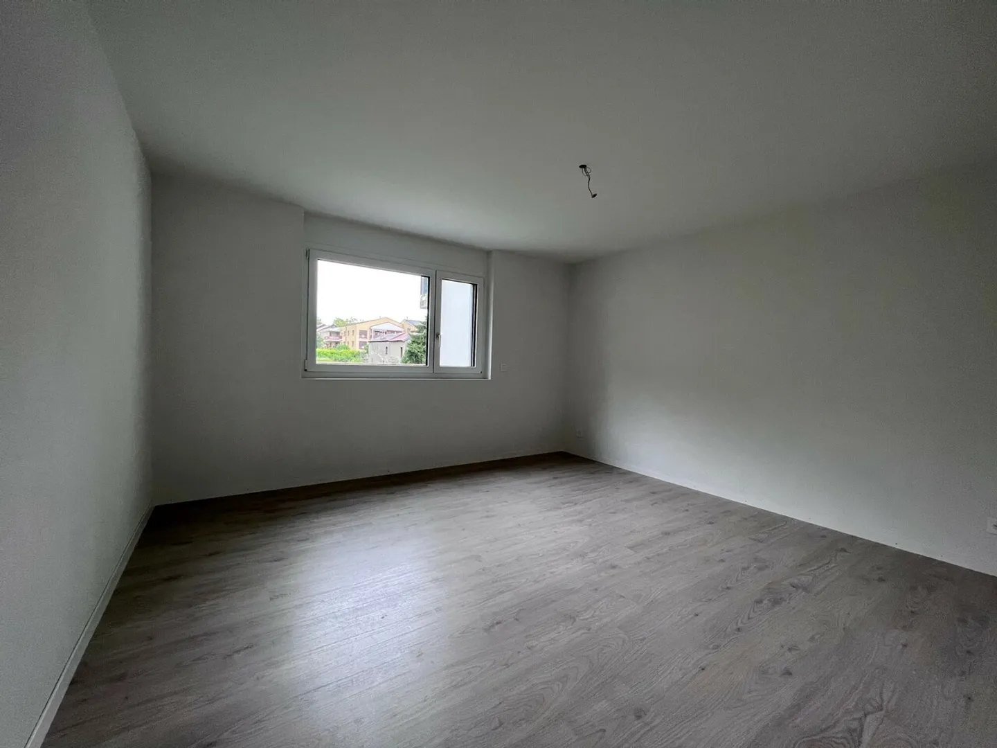 Wunderschöne 3,5 Zimmer mit Terrasse - Foto 4 von 8