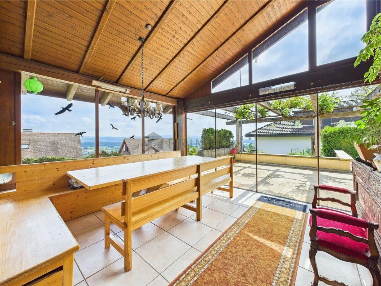 Exklusives Einfamilienhaus mit Pool, Pergola und idyllischem Garten - Foto 12 von 13