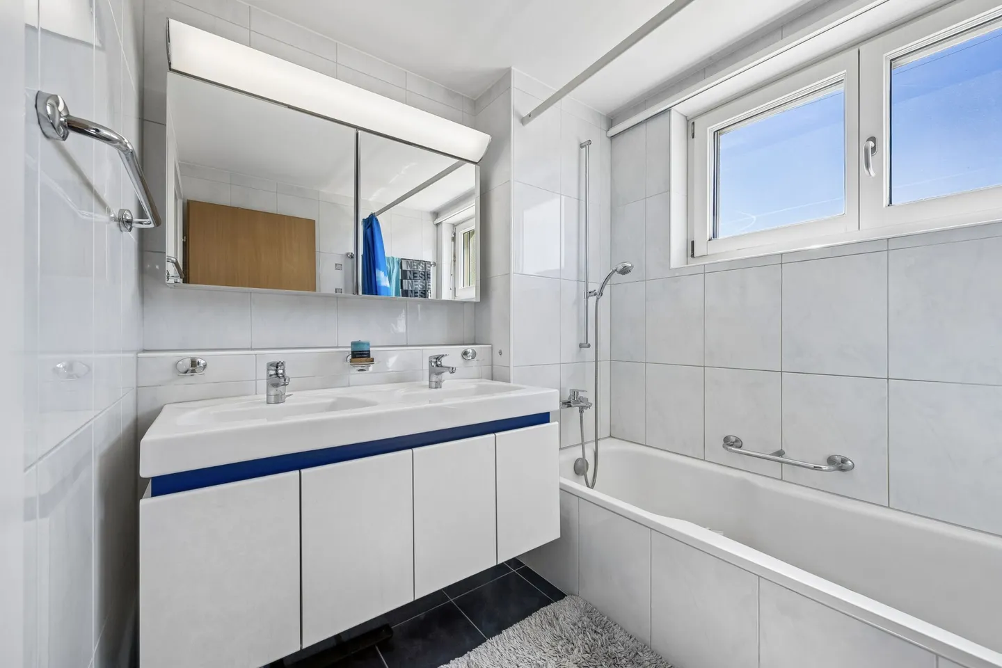 Charming Duplex Apartment in a Central Location Including Parking Space - Photo 5 of 11