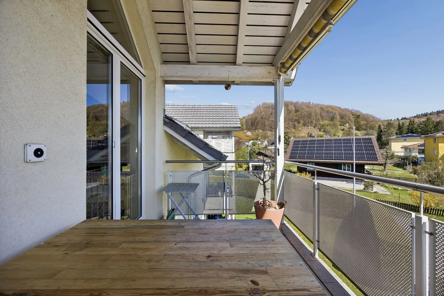 Charming Duplex Apartment in a Central Location Including Parking Space - Photo 9 of 11