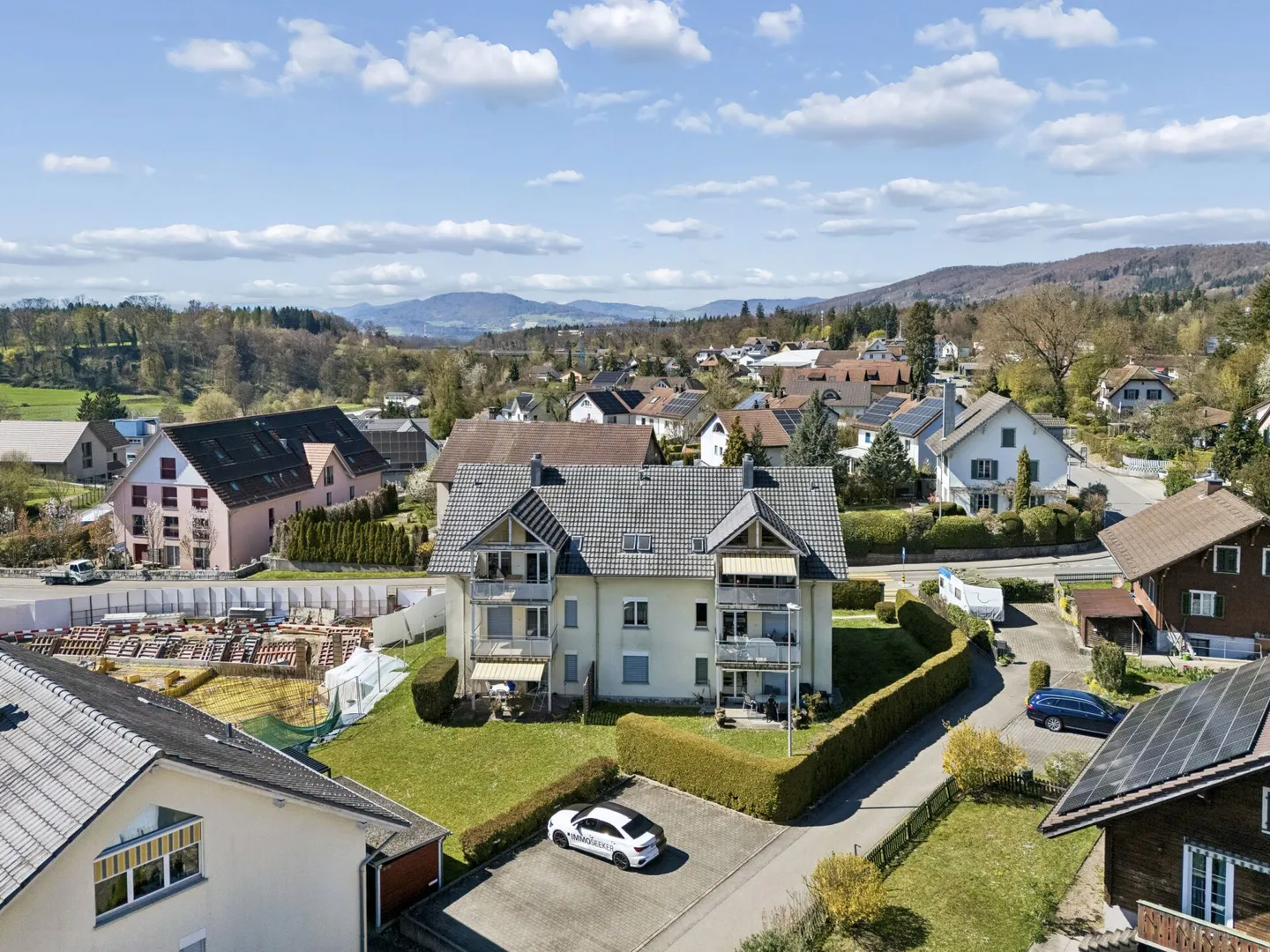 Charming Duplex Apartment in a Central Location Including Parking Space - Photo 11 of 11