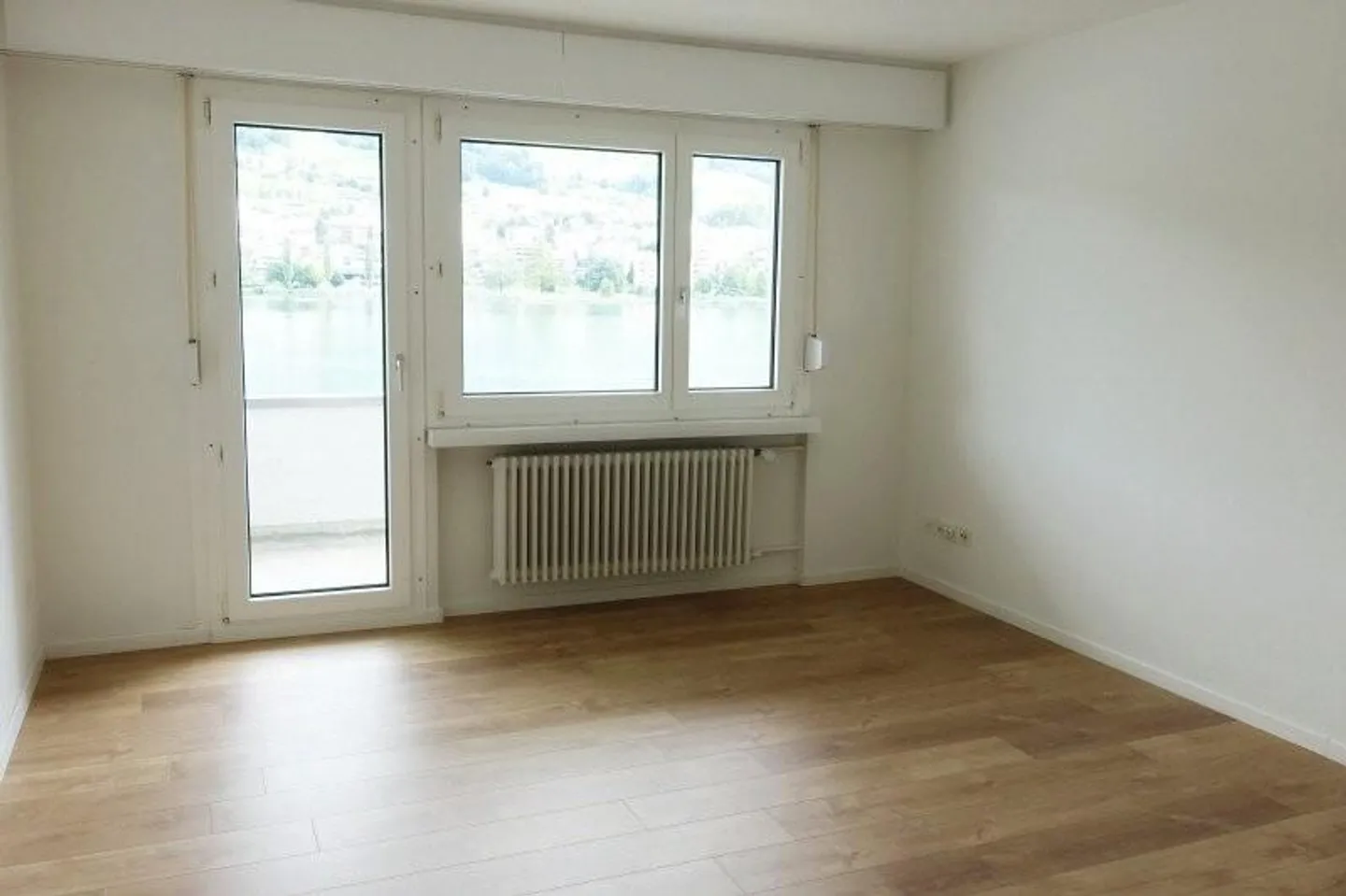Appartement directement au bord du lac ! - Photo 2 sur 6
