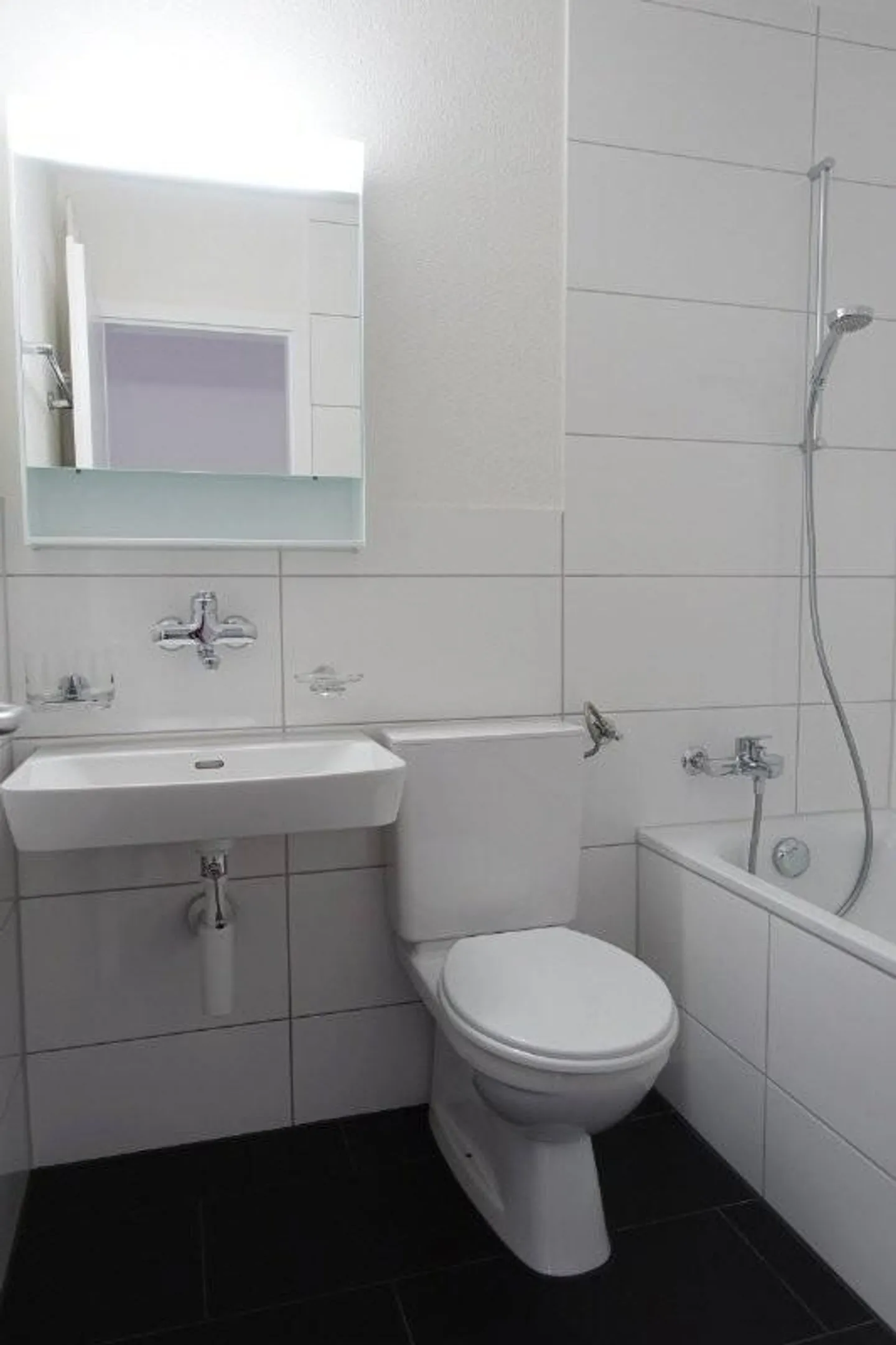 Appartement directement au bord du lac ! - Photo 5 sur 6