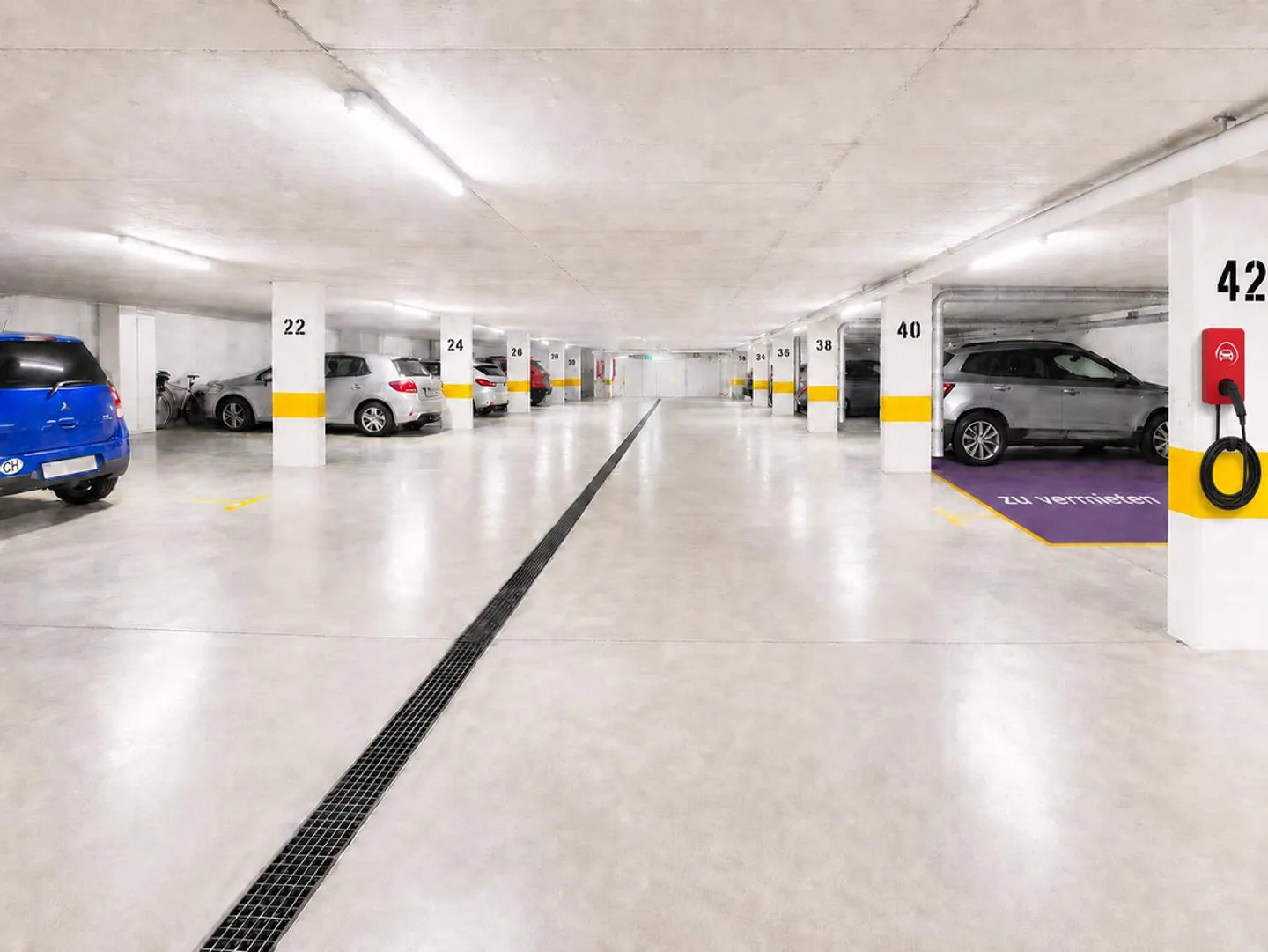 Parkplatz mit E-Ladestation - Foto 1 von 3