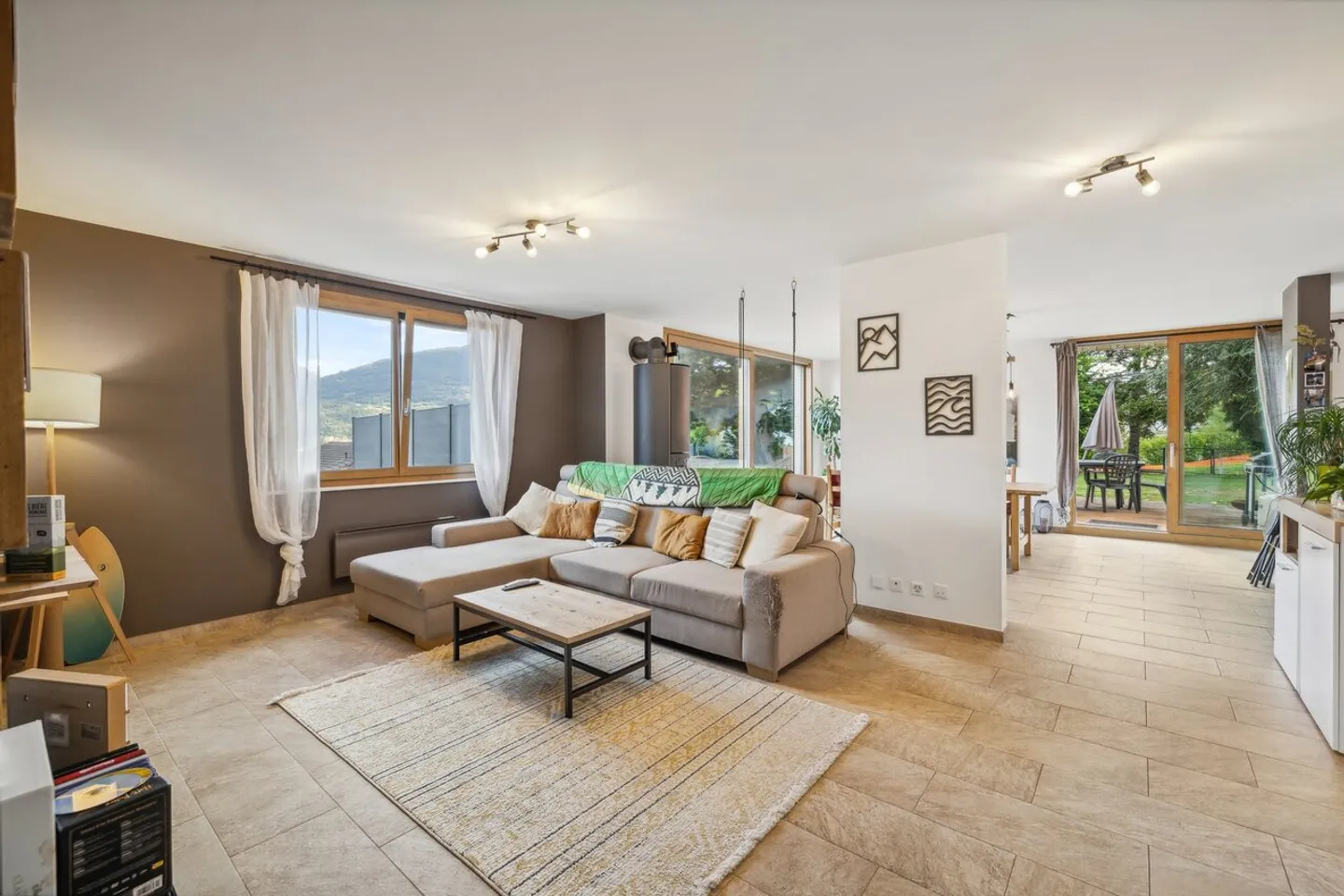 Proprietà ristrutturata affascinante con giardino spazioso - Foto 5 di 14