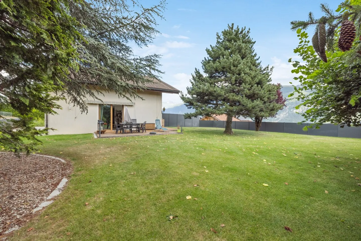 Proprietà ristrutturata affascinante con giardino spazioso - Foto 13 di 14