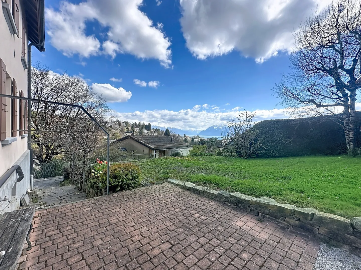 Beautiful apartment with garden and lake view in Lausanne - Photo 2 of 7