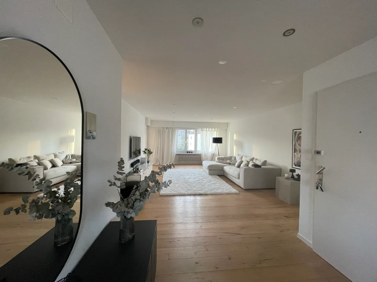 Stylish Attic Apartment - Photo 5 of 13