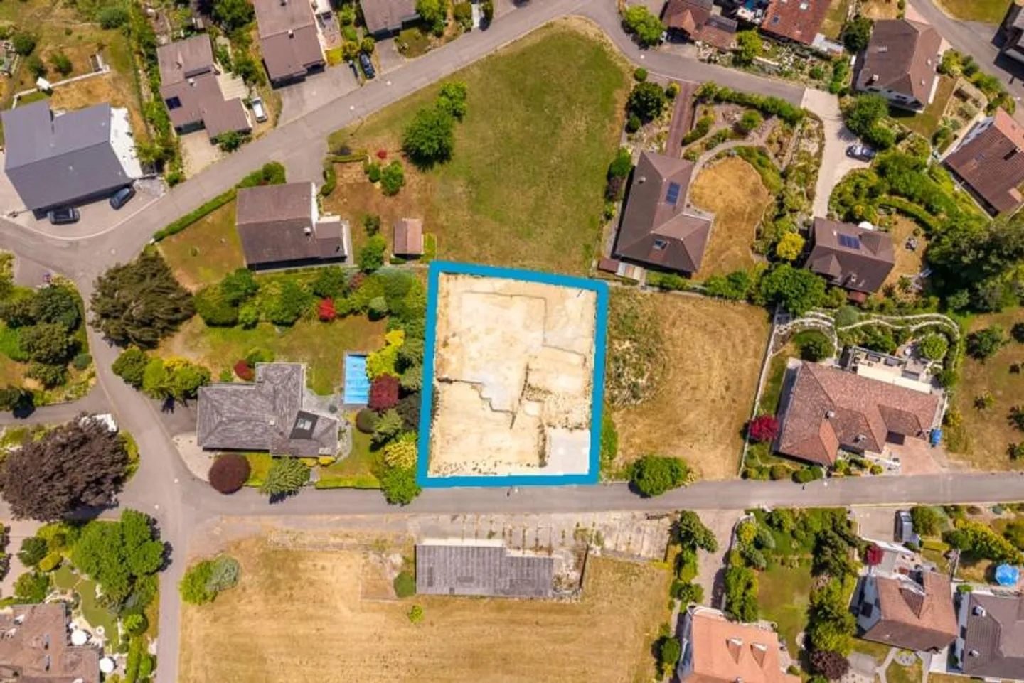 Projet avec permis de construire et excavation terminée - Photo 5 sur 8