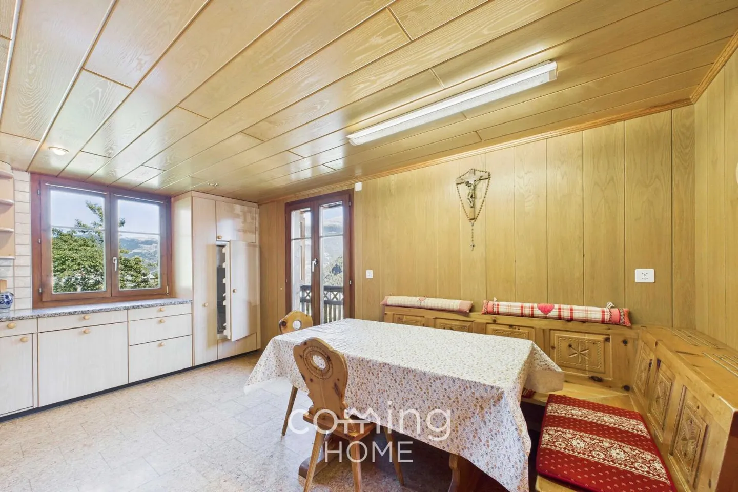 Appartement attrayant de 3,5 pièces dans un chalet valaisan à Embd - Vue sur la montagne et résidence secondaire - Photo 3 sur 13