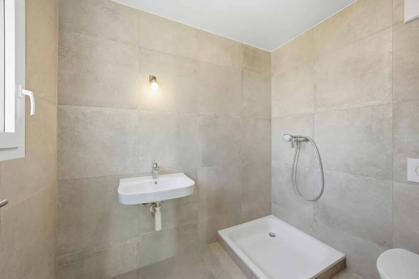 Appartamento nuovo di 3,5 locali con spaziosa terrazza/giardino - Foto 11 di 12