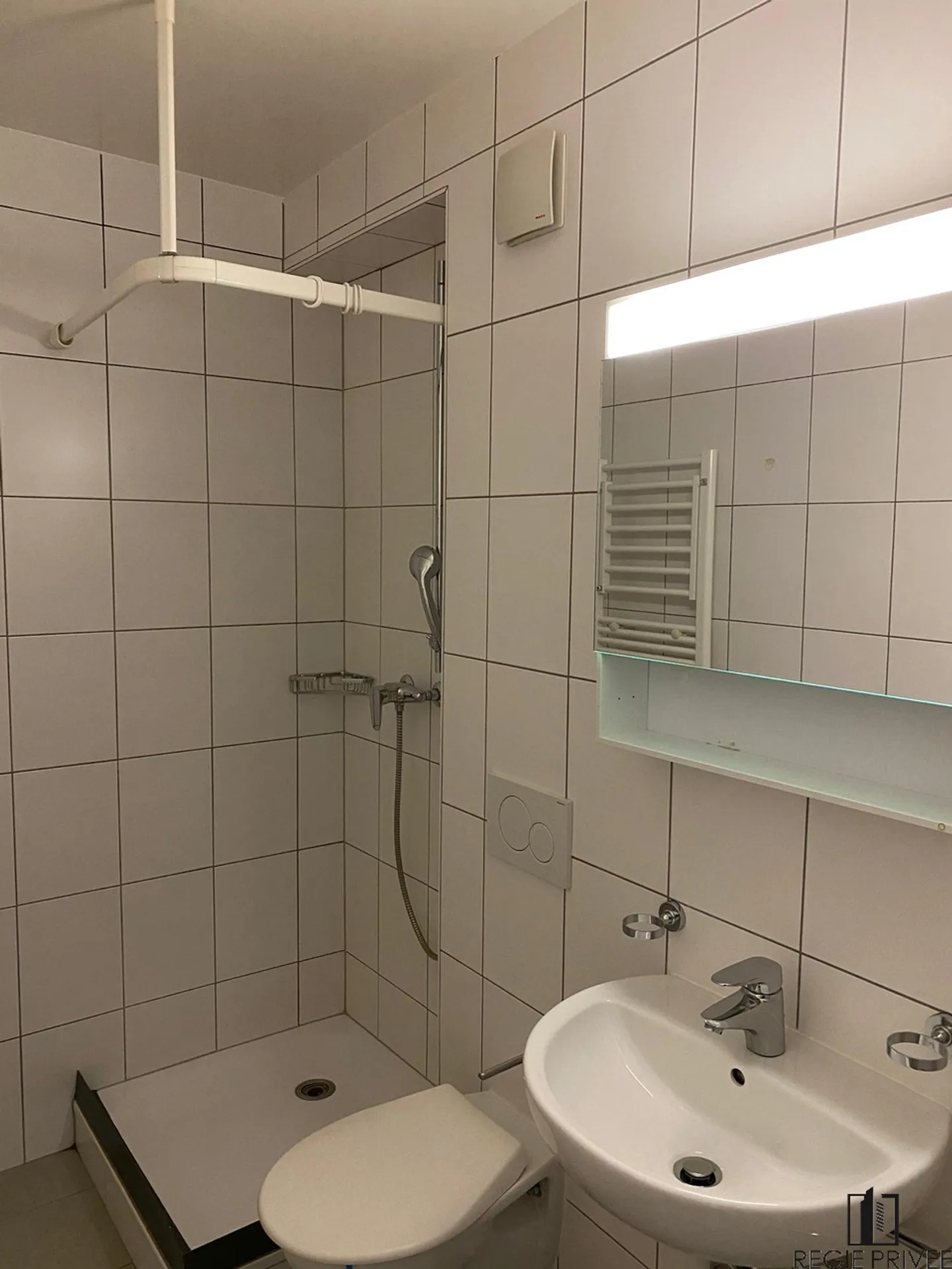 Studio on the 1st floor - Photo 3 of 4