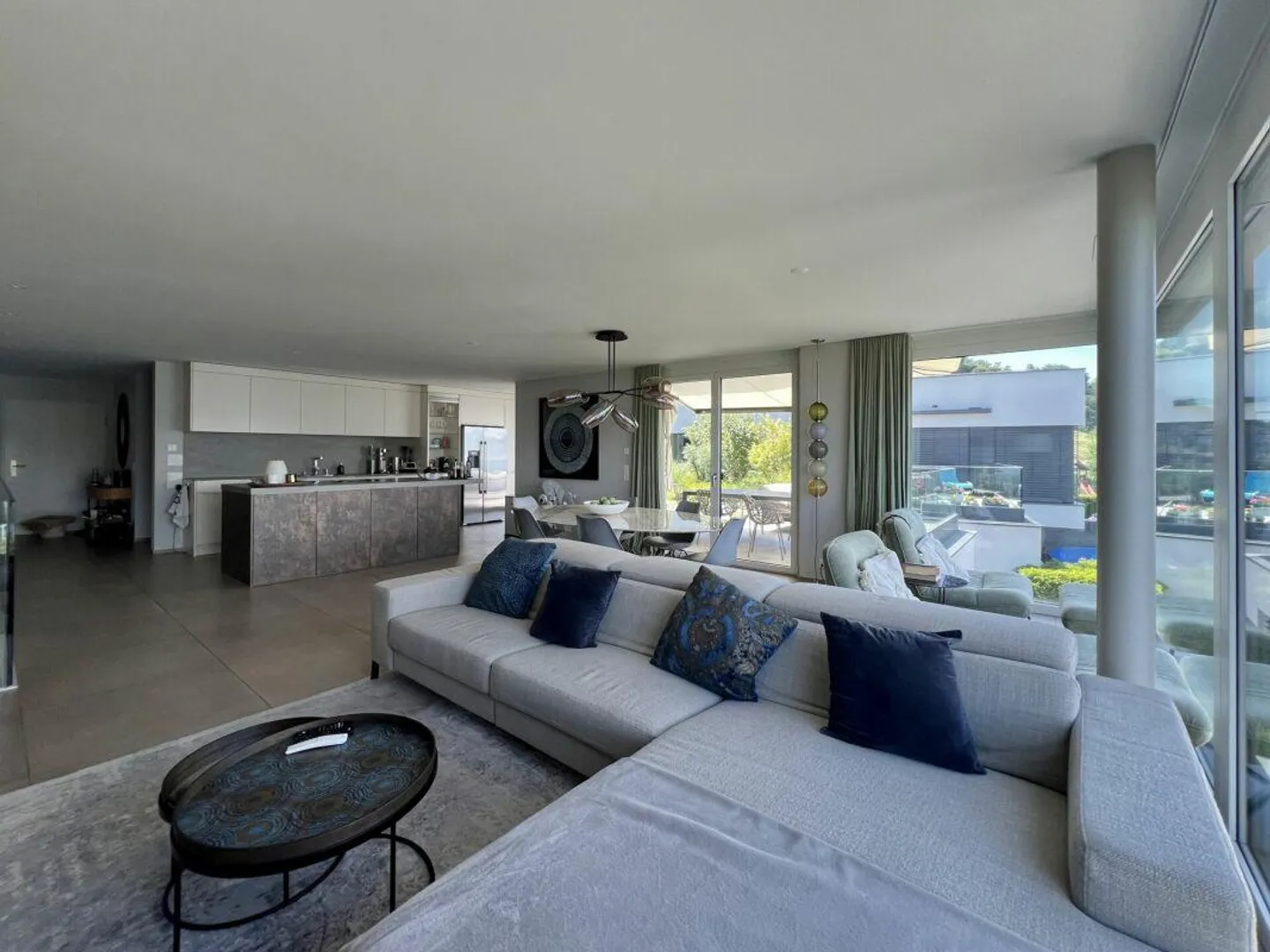 Appartamento duplex da sogno con vista sul lago a Richterswil - Foto 2 di 12