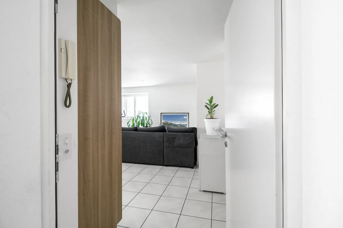Casa accogliente e ristrutturata con tre appartamenti di 2,5 stanze - Foto 2 di 13