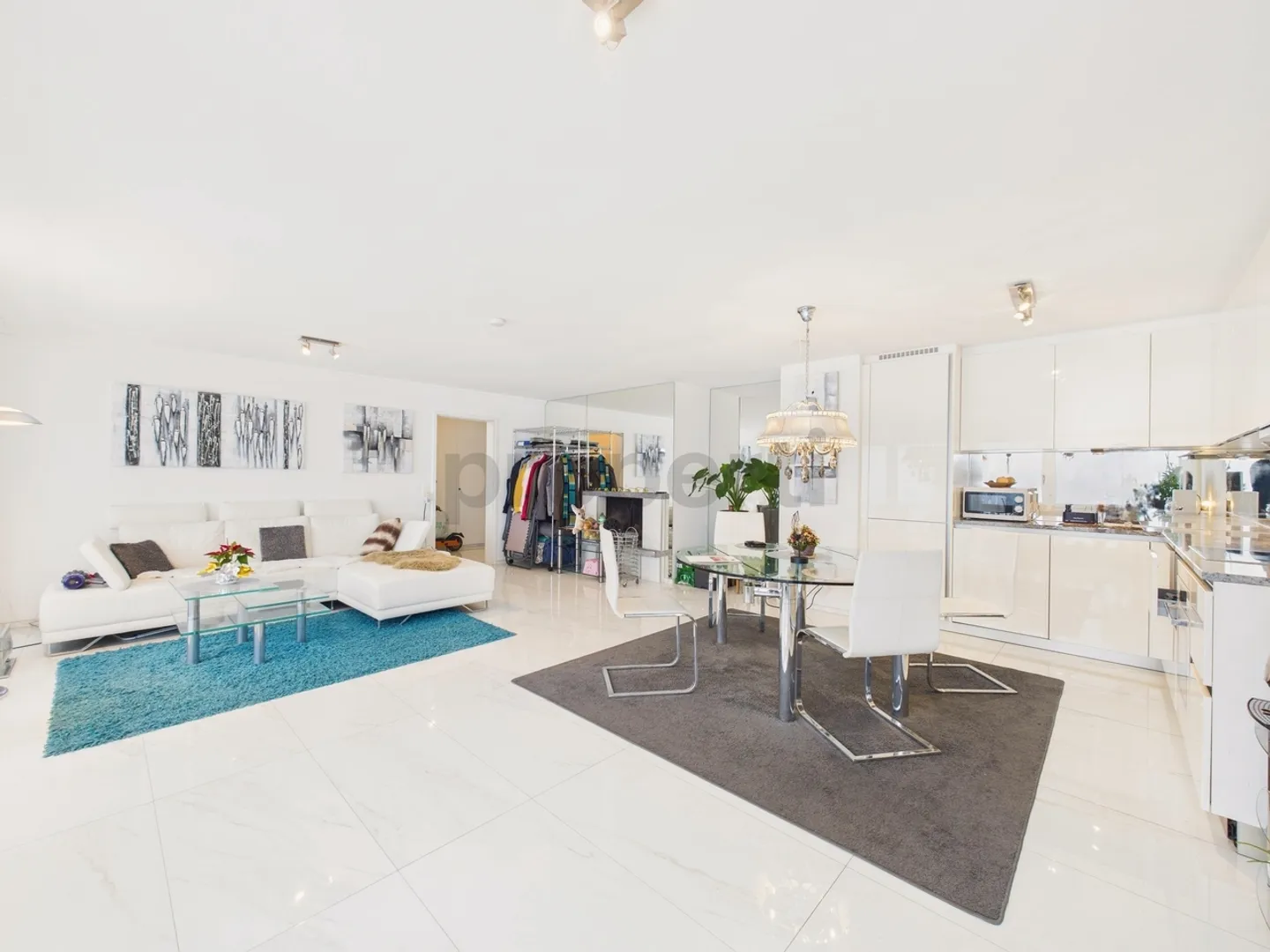 Appartement meublé de 2,5 pièces avec balcon à Bottighofen - Photo 2 sur 12
