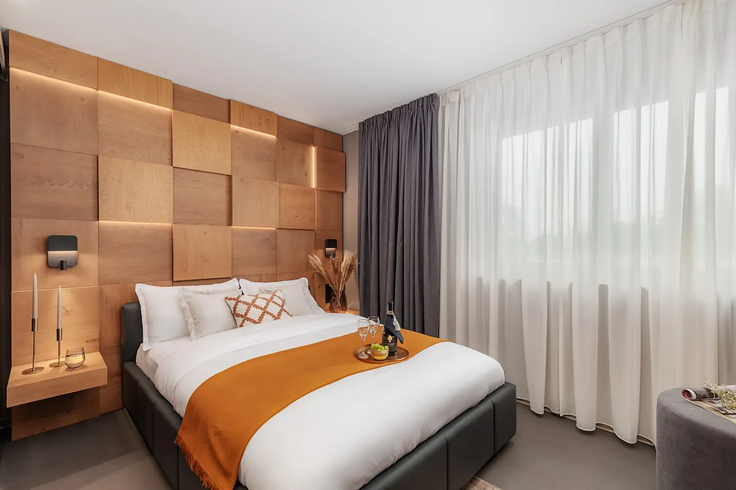 Studio - Photo 2 of 13