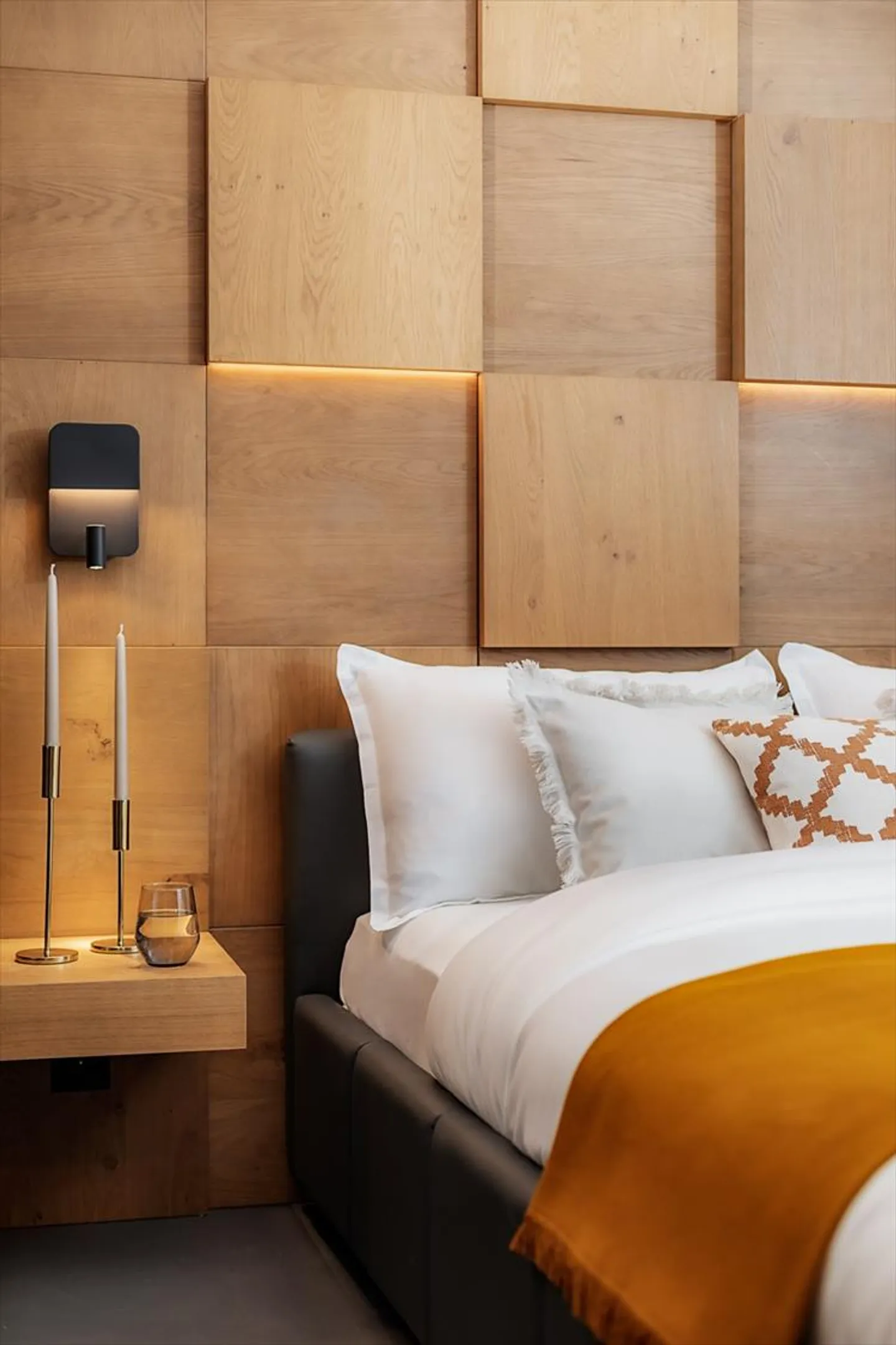 Studio - Photo 3 of 13