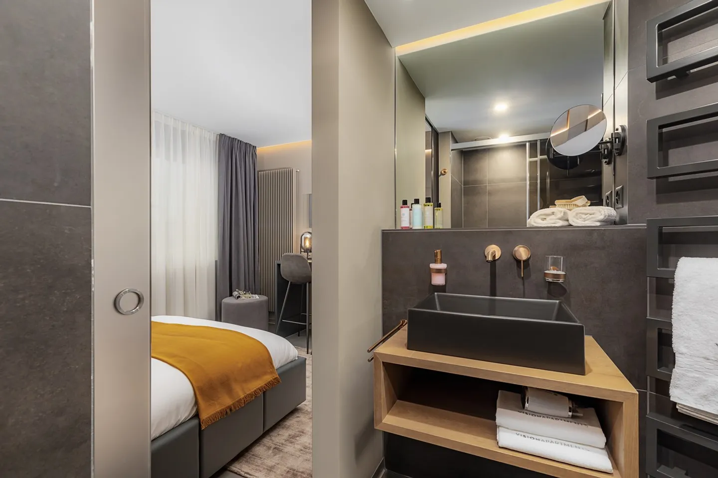 Studio - Photo 6 of 13