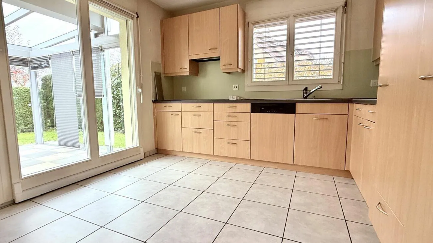 Well-maintained detached single-family house in a quiet neighborhood - Photo 15 of 30