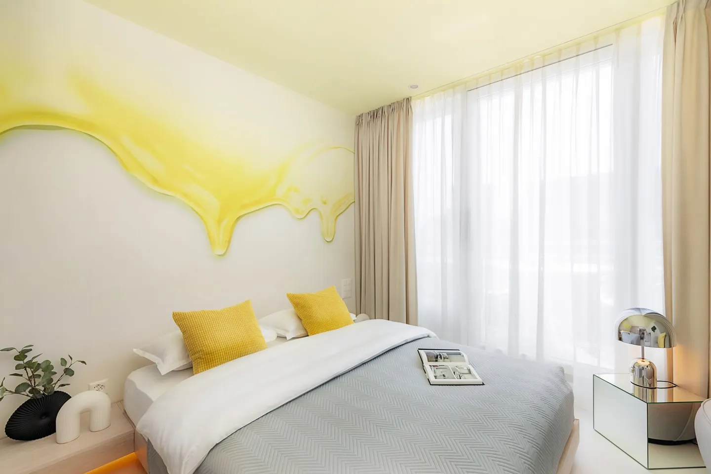 Studio - Photo 8 of 13