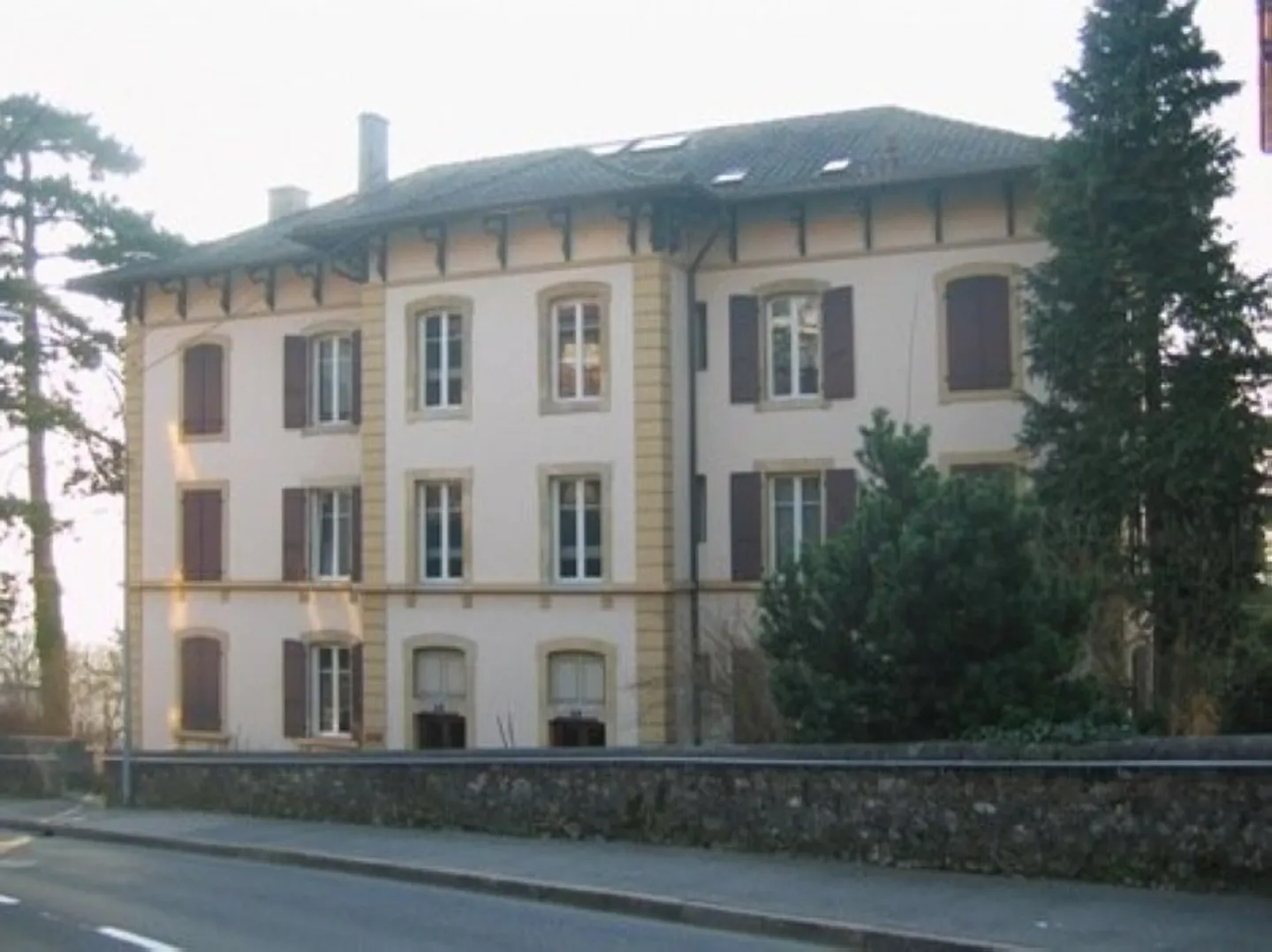01544 - 4-Room Apartment - Comba-Borel 3 - NEUCHATEL - Photo 1 of 3