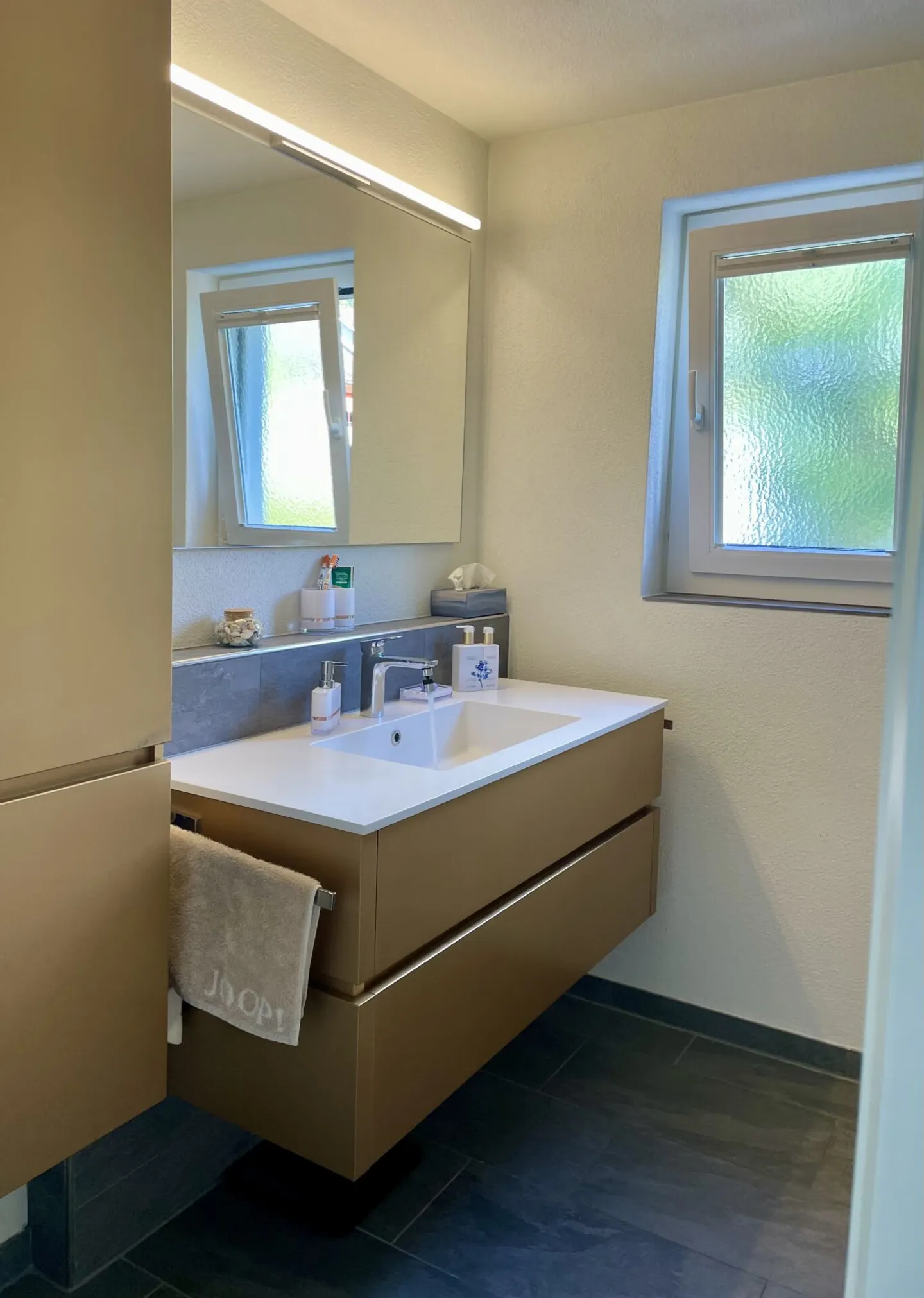 Maison individuelle et nouvellement rénovée avec réserves d'extension - Photo 5 sur 10