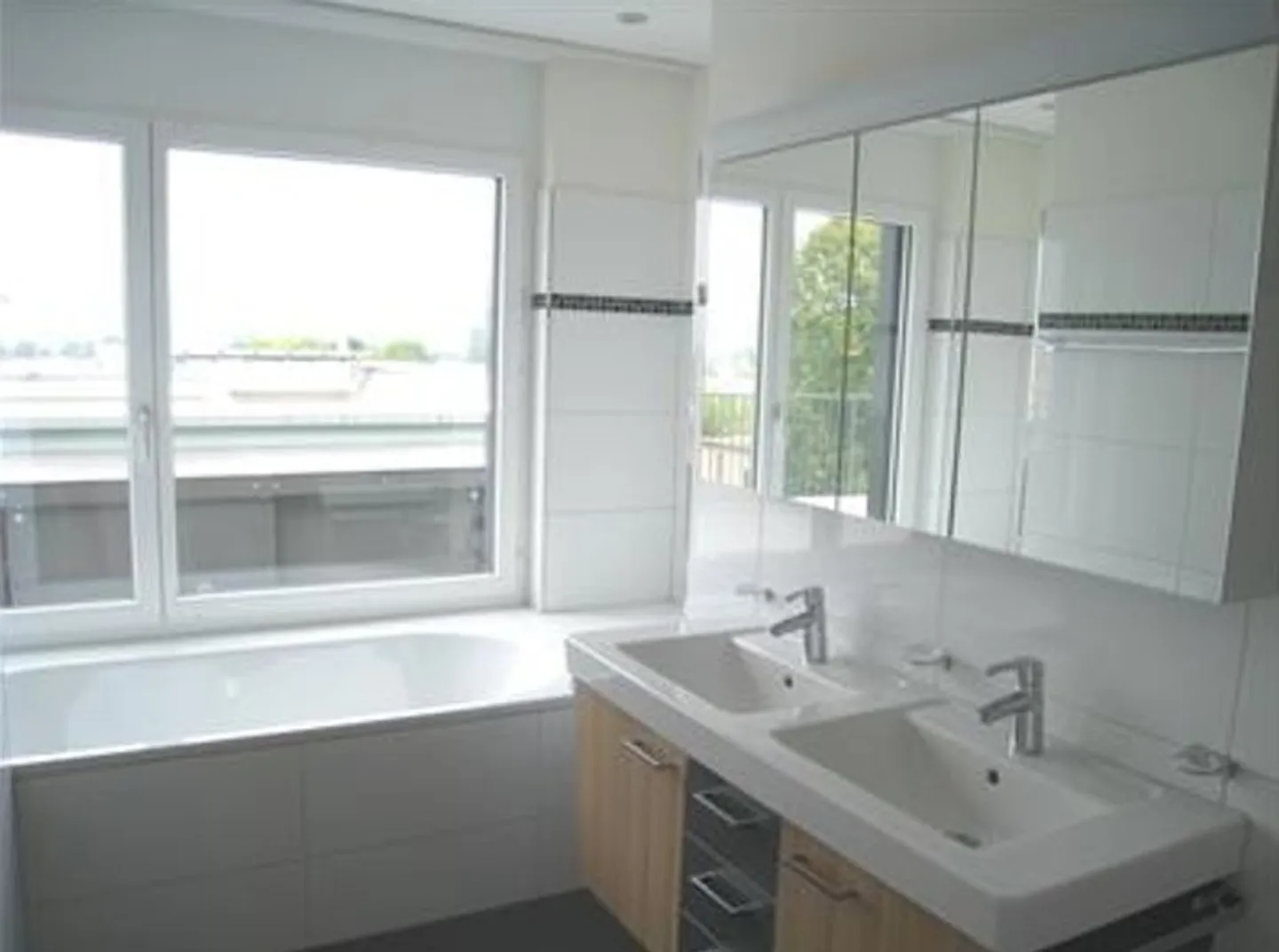 Modern 3.5-room apartment for rent in Nänikon - Photo 3 of 7