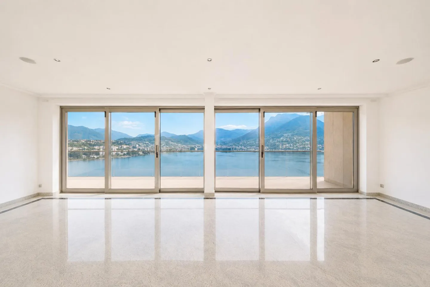 Attico di 5.5 locali con vista mozzafiato sul lago - Foto 3 di 13