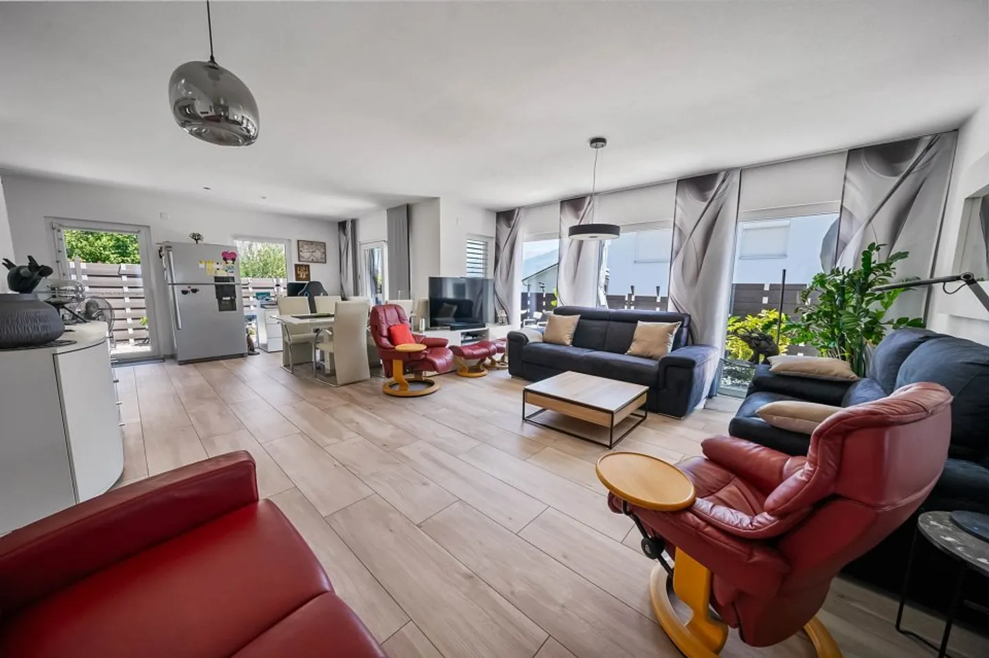 Elegance and comfort on one level in the heart of Chamoson - Photo 6 of 12