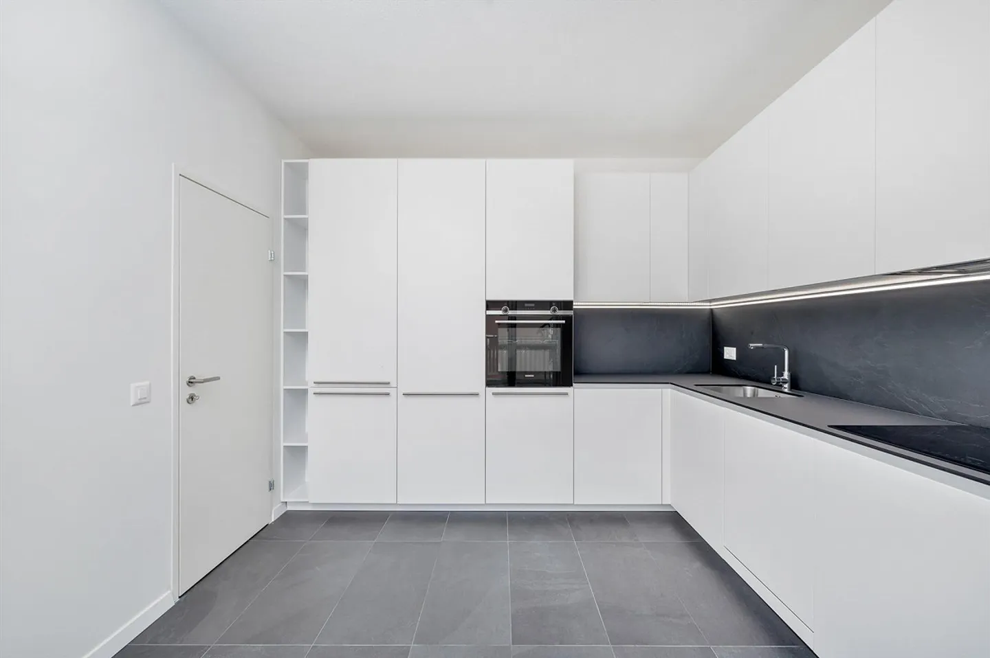 Duplex con terrazza e giardino sul tetto con vista lago - Foto 7 di 13