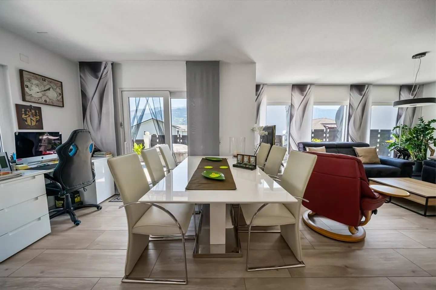 Elegance and comfort on one level in the heart of Chamoson - Photo 9 of 12