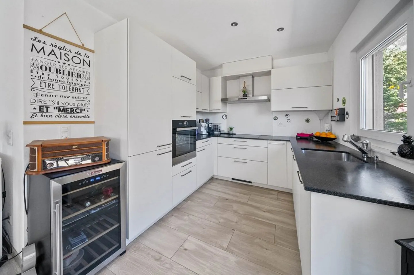 Elegance and comfort on one level in the heart of Chamoson - Photo 10 of 12