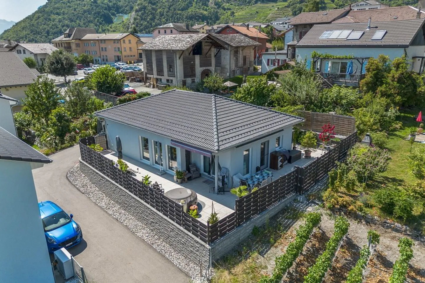 Elegance and comfort on one level in the heart of Chamoson - Photo 2 of 12