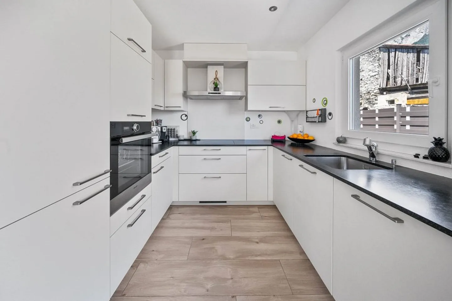 Elegance and comfort on one level in the heart of Chamoson - Photo 11 of 12