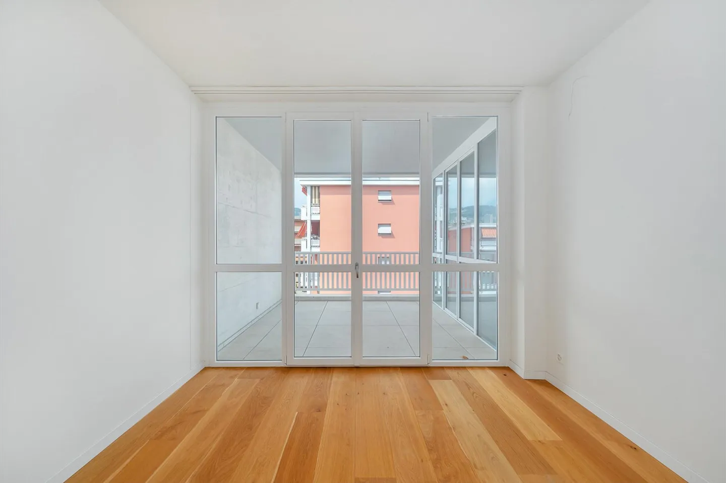 Duplex con terrazza e giardino sul tetto con vista lago - Foto 11 di 13
