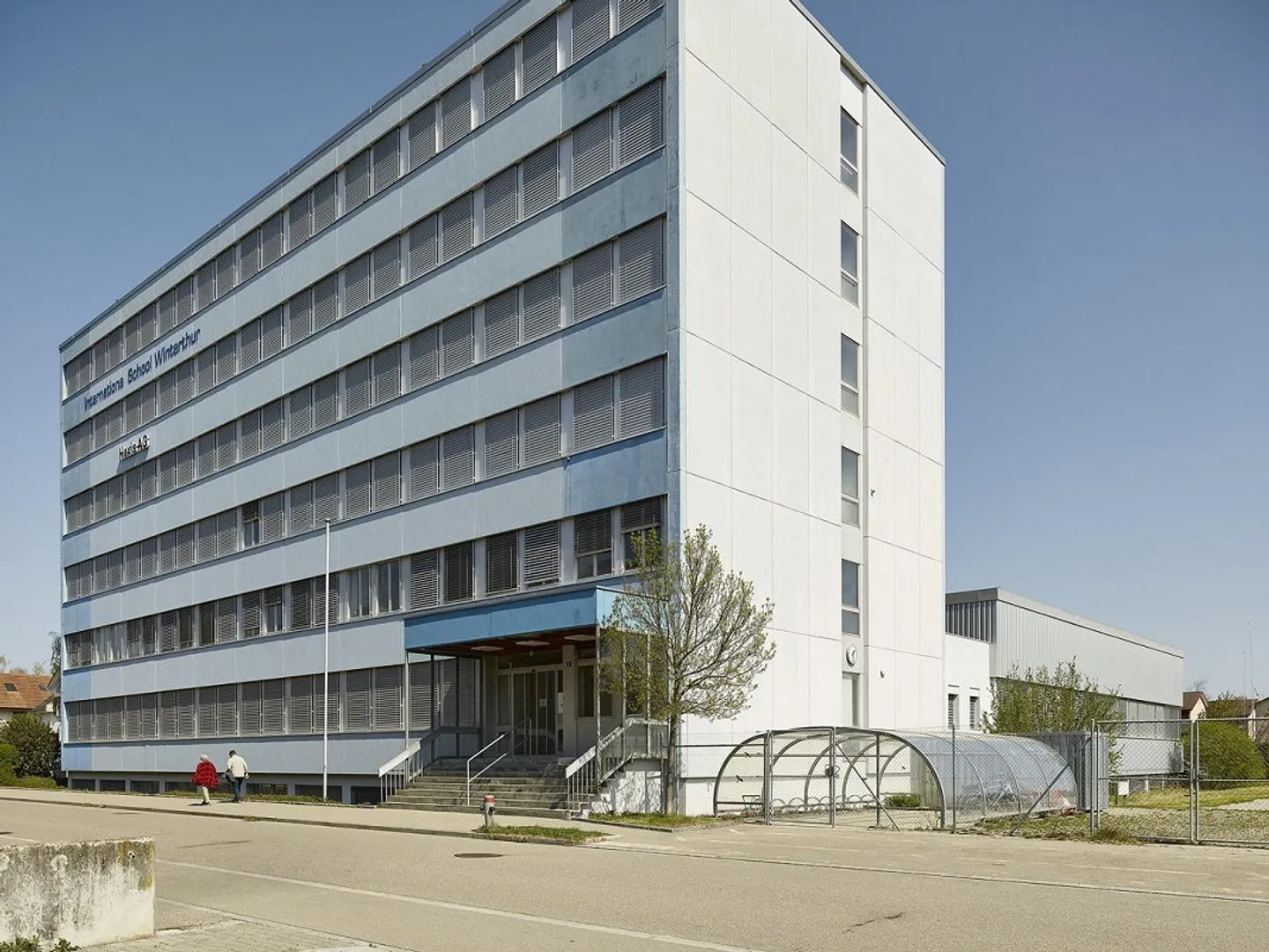 Spazi per uffici a pochi passi dalla stazione ferroviaria di Oberwinterthur - Foto 1 di 4