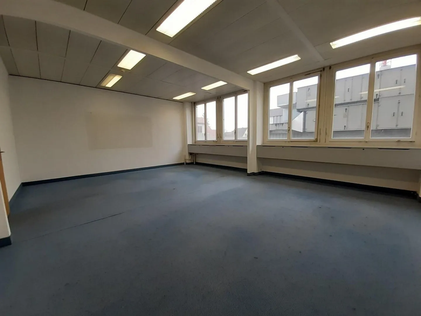 Spazi per uffici a pochi passi dalla stazione ferroviaria di Oberwinterthur - Foto 2 di 4